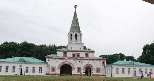 Экскурсия «Царская резиденция — Коломенское (пешеходная экскурсия по территории Коломенского с посещением Музея Передних ворот)»