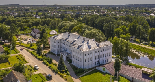 Экскурсия «Синеокая красавица (Калуга – усадьба Гончаровых Полотняный завод , обед с пушкинским десертом)»